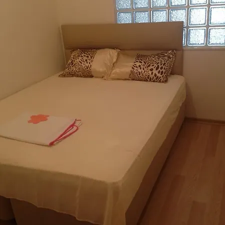 Mutlu Ev *